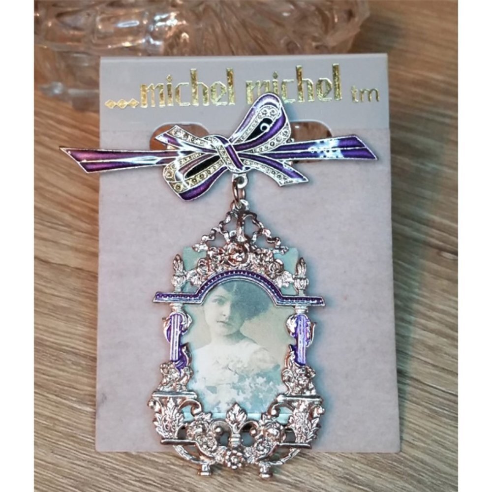 Vintage Michel Victorian Revival Style Picture Frame Pin